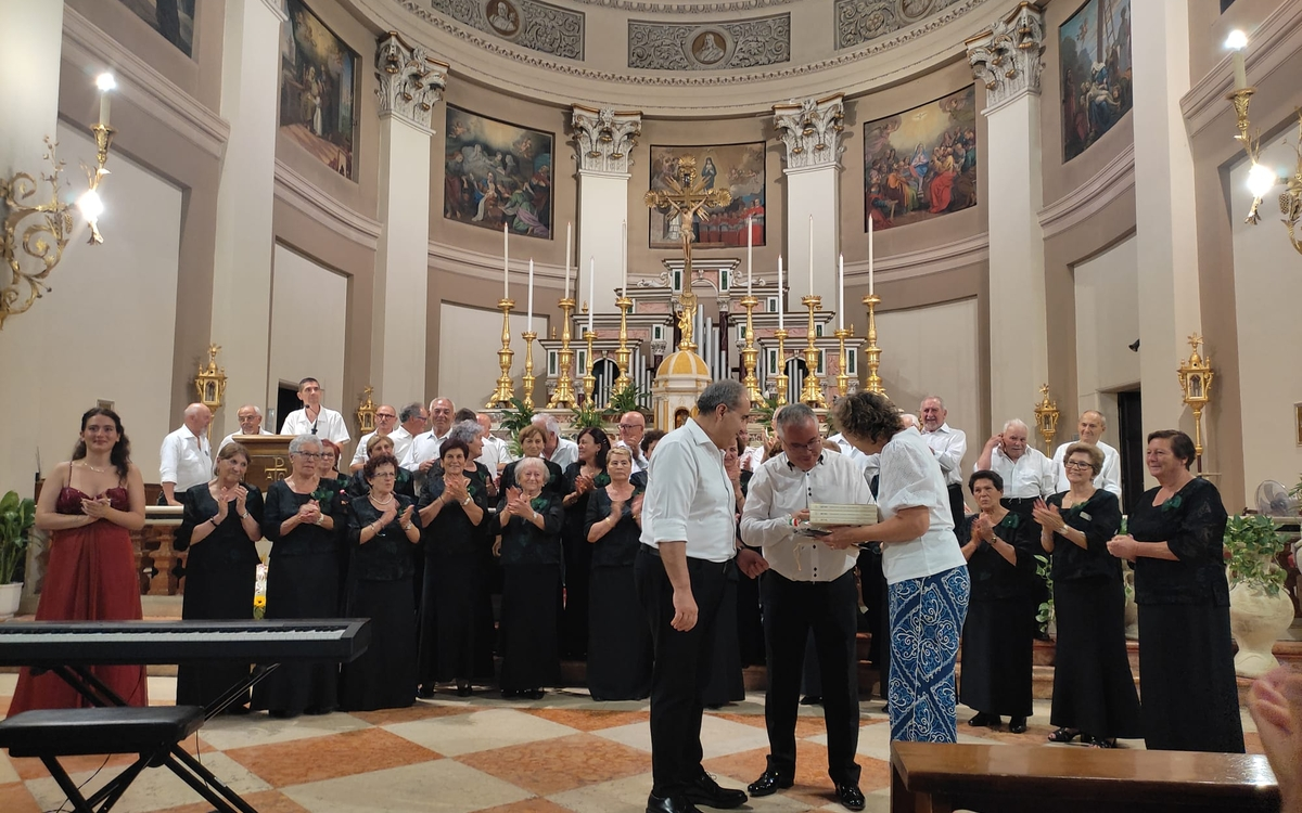 Messe chantée dans l'église de la Madeleine : Chorale « San Mamede de Zamáns » et Chorale « Atlántida de Matamá » - Vigo, Espagne