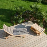 Des meubles de jardin pratiques et design qui vous permettront de pleinement profiter de votre espace vert &copy; Stéphane Syn - fotolia.com
