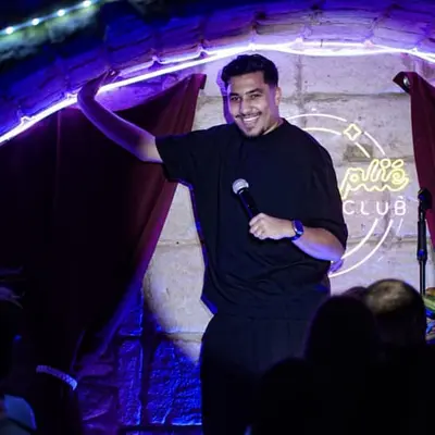 Micro plié comedy club