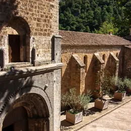 Mille Ans D'Histoire Dans L'Un Des Plus Beaux Villages De France