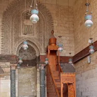 Le minbar, la&nbsp;"chaire" musulmane où l'imam donne son sermon, à côté de la qibla (direction de la Mecque) &copy; Tatty - fotolia.com