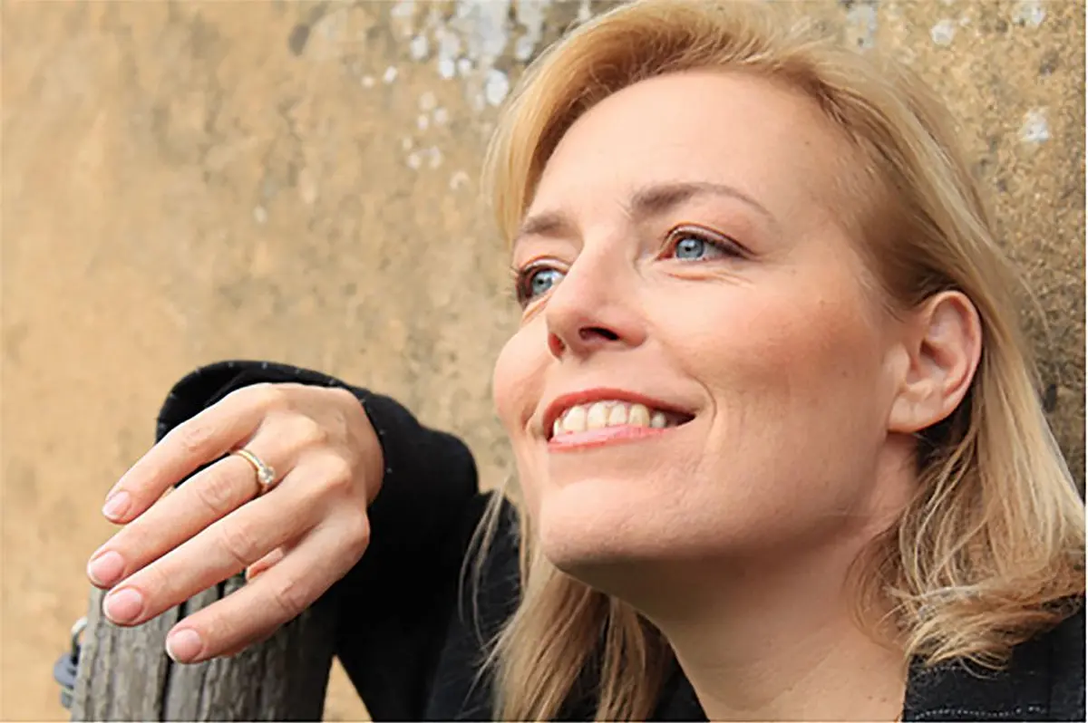 Mireille Delunsch continue sa carrière de chanteuse tout en mettant en scène des opéras