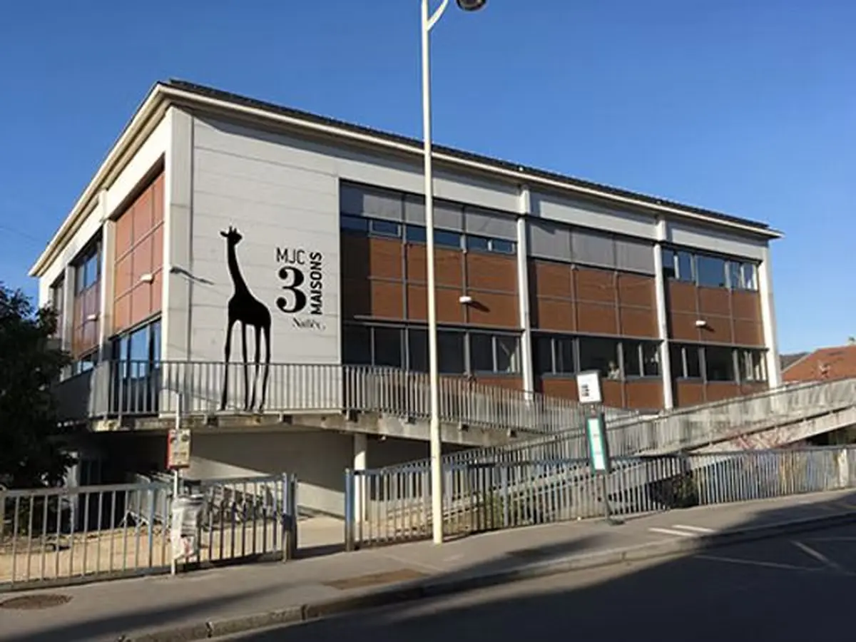 Mjc 3 Maisons