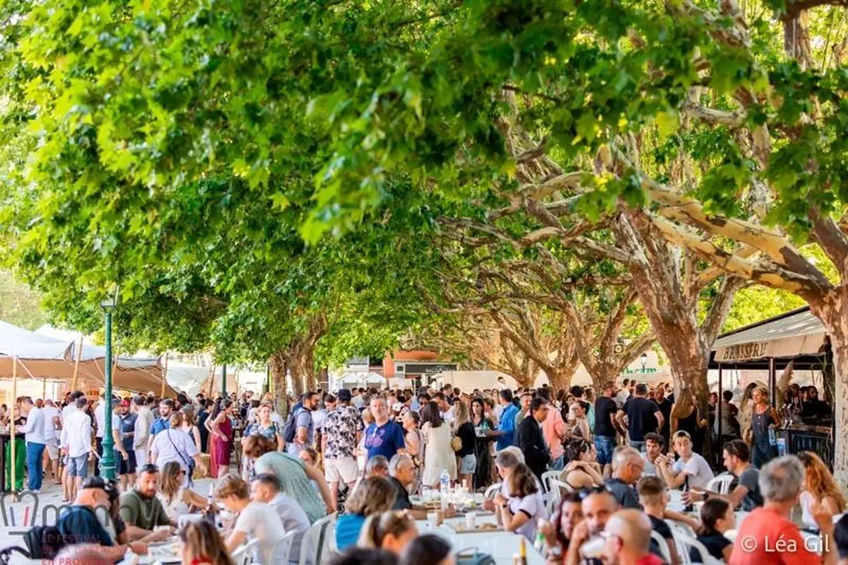 Le Mmh Festival accueille chaque année des restaurants étoilés, des pâtisseries d'exception, des vignobles et un bar à huile d'olive pour le plus grand plaisir des gourmands. 