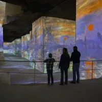 Les plus célèbres œuvres de Monet à (re)découvrir sous un autre jour &copy; Culturespaces, Vincent Pinson