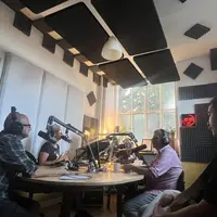 Le studio de la radio locale MNE, au rez-de-chaussĂ©e de Motoco. © Sylvain Freyburger