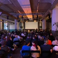 Divers Ă©vĂ©nements se dĂ©roulent dans les deux grandes salles modulables de Motoco. © Motoco