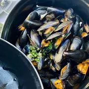 Moules Frites sur l'Esplanade Charles de Gaulle avec ITLE