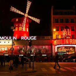 Moulin Rouge : spectacle de cabaret + dîner avec transport