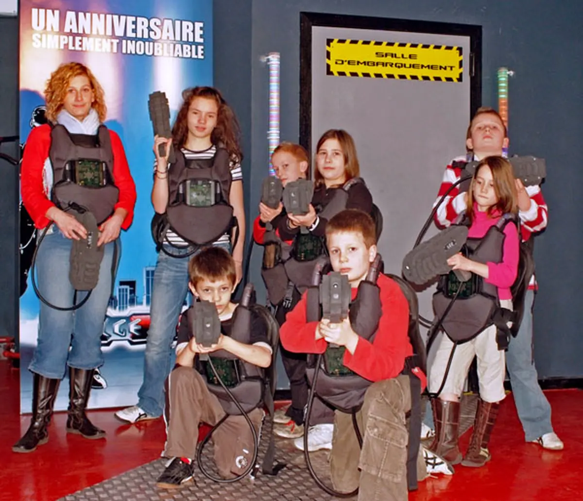 Prêts pour le combat laser au Laser Game Evolution de Mulhouse