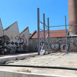 Mur d'escalade à DMC, la première prise est posée !