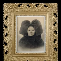 Portrait d'une alsacienne au musée alsacien DR