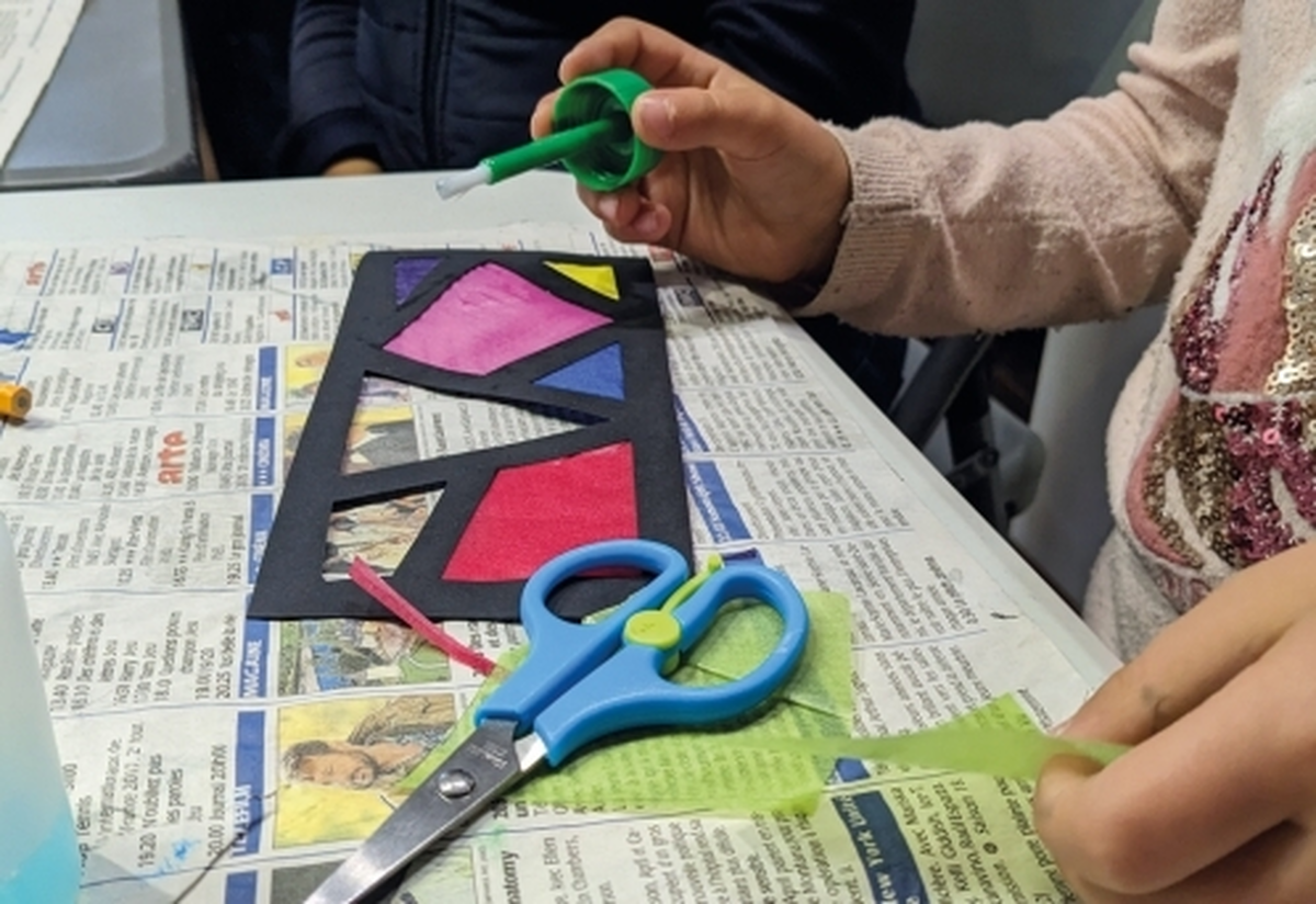 Musée de Bressuire - Atelier - Création d'un papier en vitrail