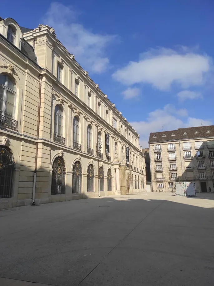 La façade du Palais des Ducs de Bourgogne où se trouve le Musée des Beaux Arts de Dijon