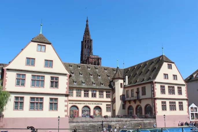 Le musée historique de la ville de Strasbourg, en face de l\'ancienne douane