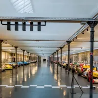 L'allée des voitures de courses au Musée National de l'Automobile &copy; Jörgens.mi, via Wikimedia Commons
