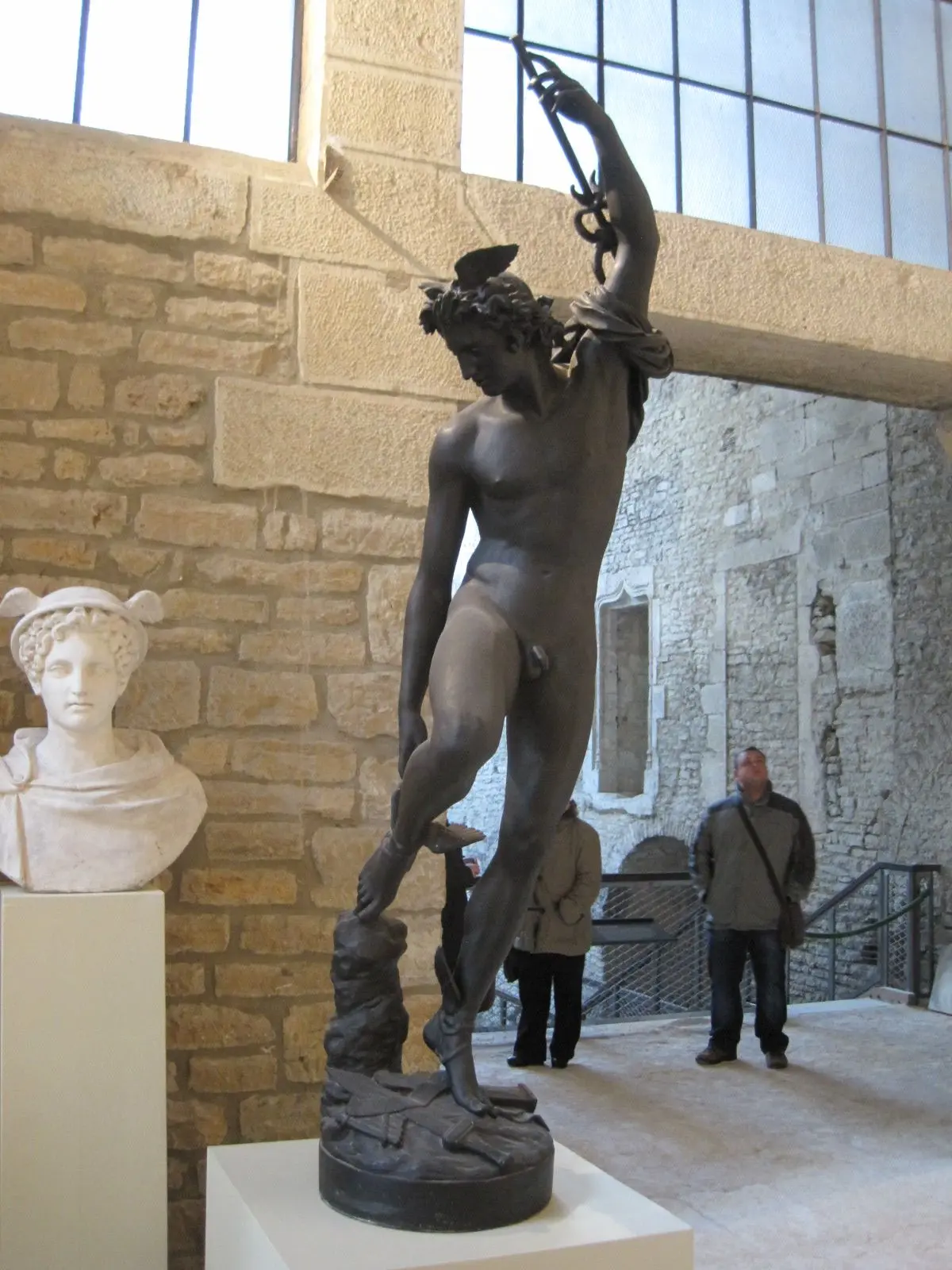 Musée Rude à Dijon : Mercure rattachant ses talonnières (1834)