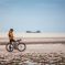 Départ d'une course de Nature is Bike sur les plages d'Arromanches &copy; Facebook / Nature is bike - dorotheemouraud
