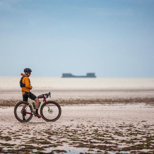 Départ d\'une course de Nature is Bike sur les plages d\'Arromanches