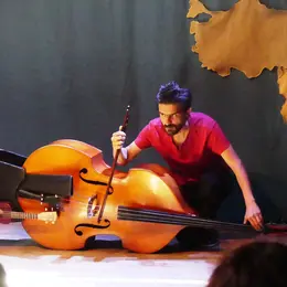 Né quelque part - Cie ensemble tout contre