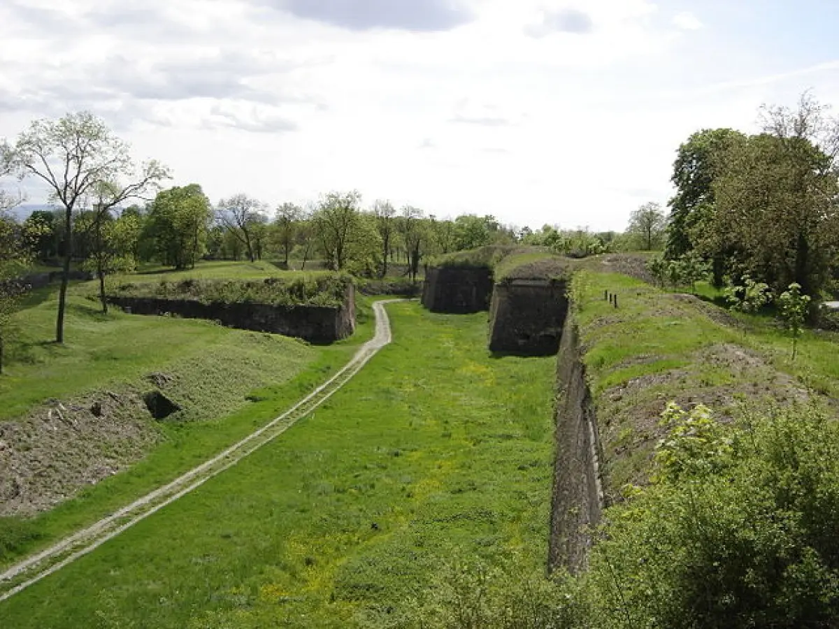 Vue des remparts de Neuf-Brisach, bel héritage de Vauban.
