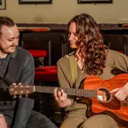 Nocturne sur le Village de Noël avec June Souls