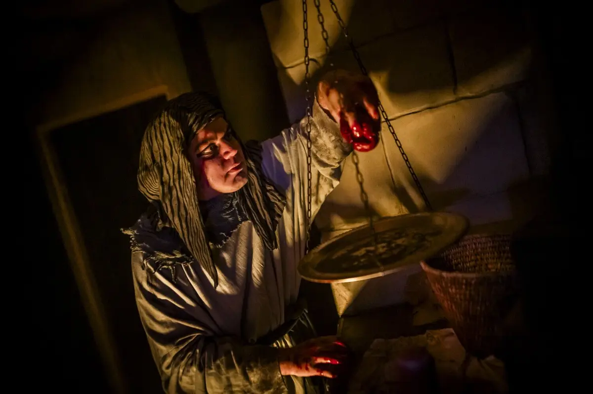 Pénétrez dans le Tombeau des Dieux