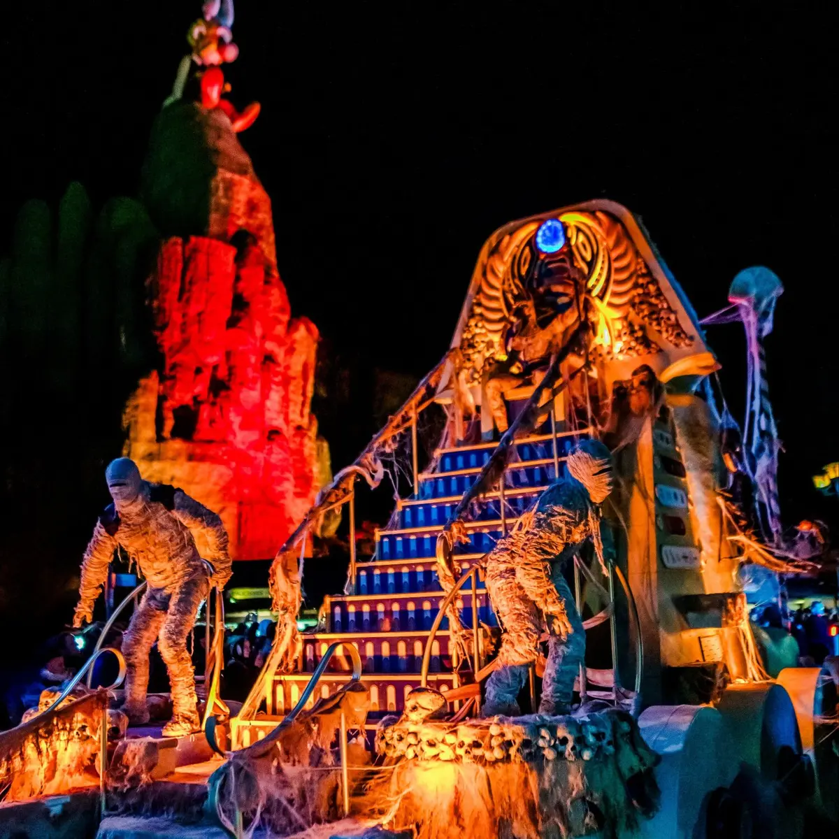 Le défilé des monstres, sous l'oeil d'Astérix