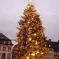 Le célèbre sapin de Noël de la Place Kléber domine la capitale alsacienne lors de la période de l'Avent &copy; Céline Zimmermann