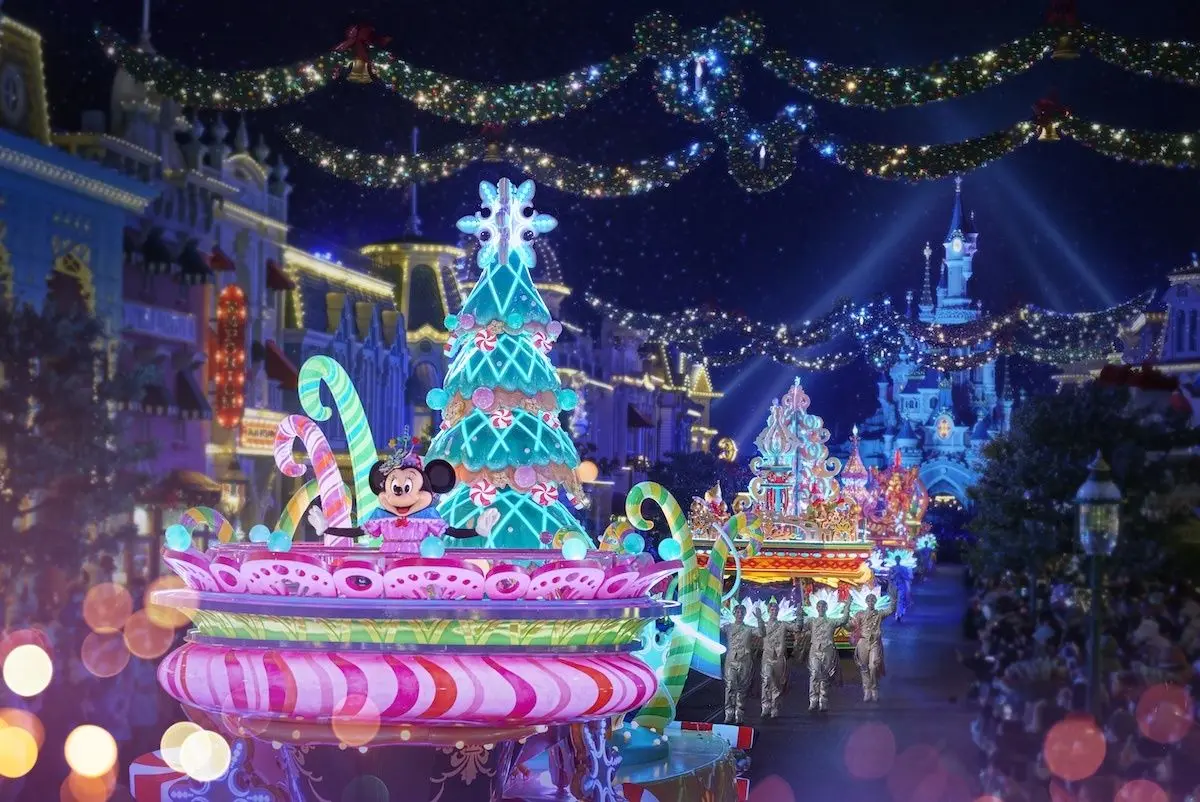 Parade de Noël à Disneyland Paris