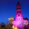 L'Eglise de Munster surplombe le marché de Noël de la ville &copy; OTVM