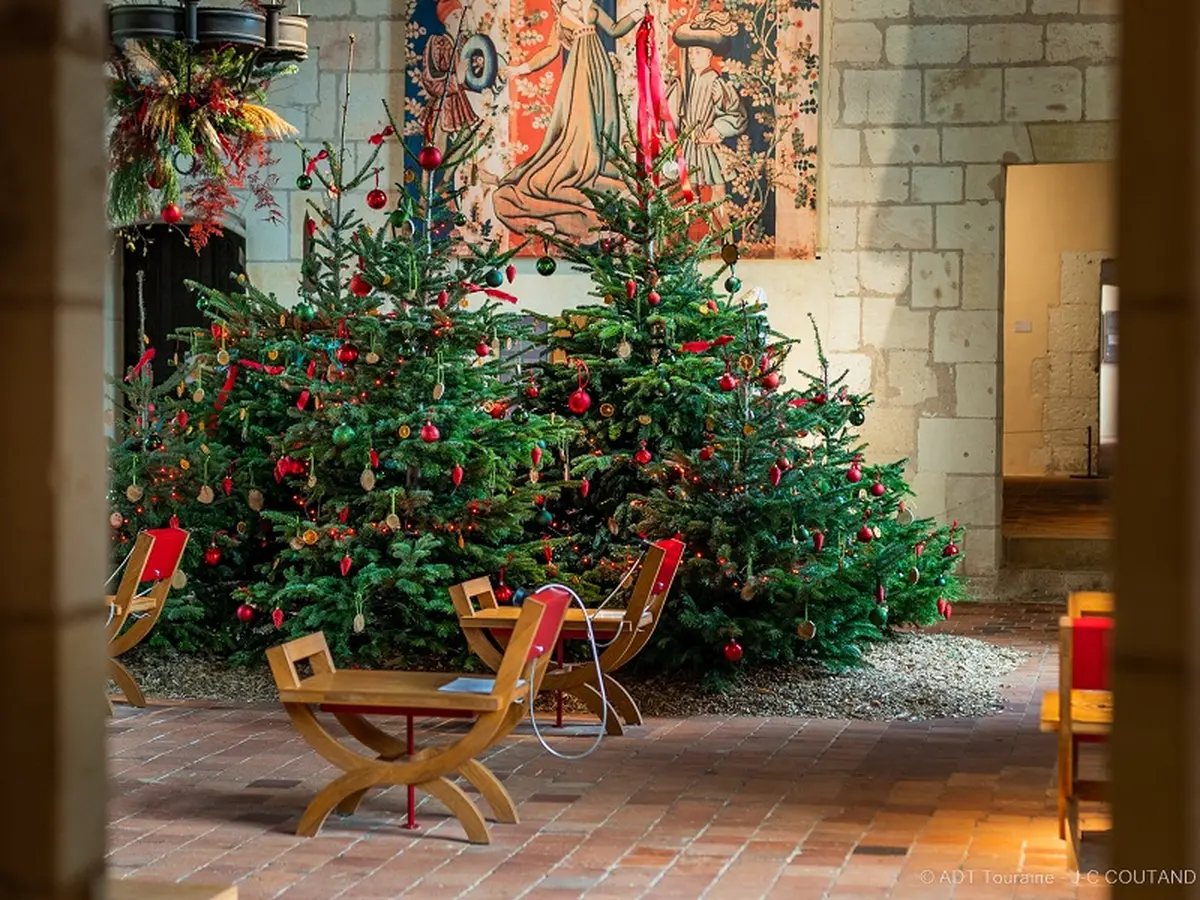 Noël au pays des châteaux : « les contes de la cité royale : la belle et la bête »