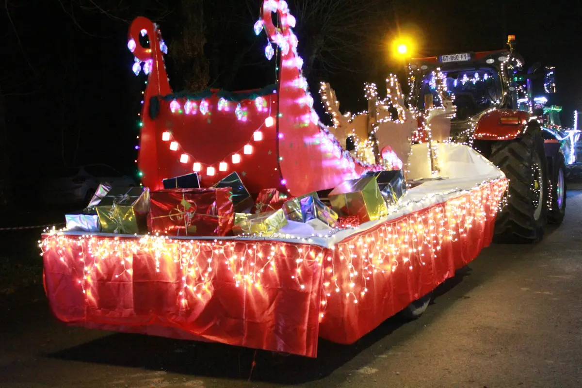 Noël enchanté défilé de tracteurs lumineux (89560 Ouanne)