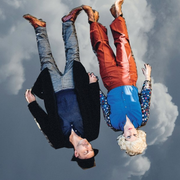 Notre histoire (se répète) : une farce amoureuse qui explore nos mémoires collectives