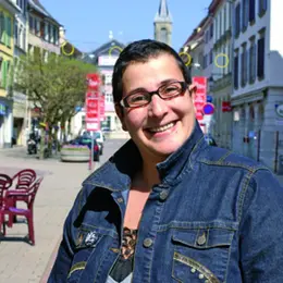 Rencontre avec Nouara Naghouche, comédienne colmarienne