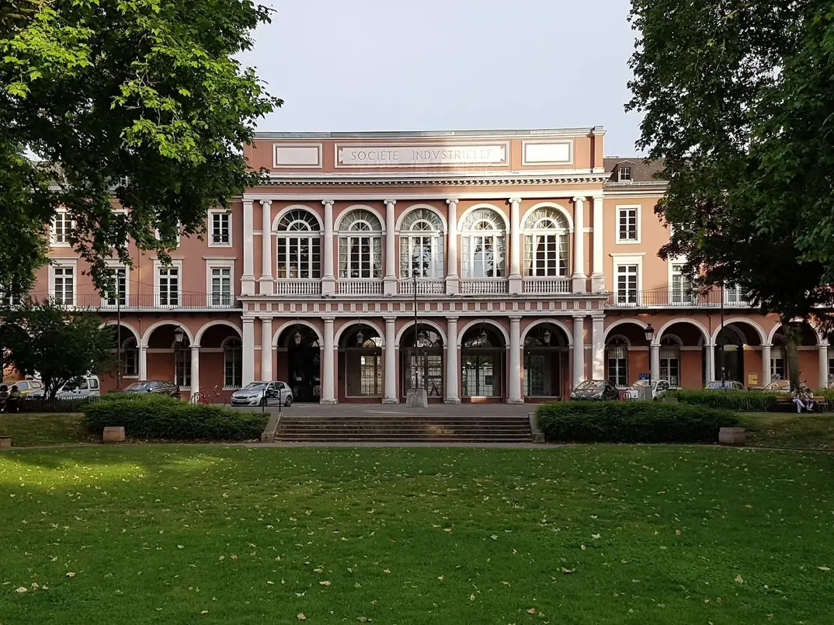 Ici se tiendra Les Compotes, avec vue sur le parc 