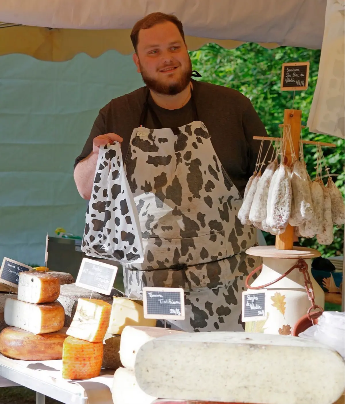 La peau de vache habille même le sourire de nos 4 associés