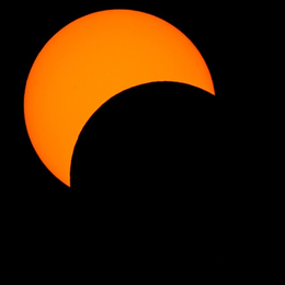 Observation de l'éclipse de Soleil au parc André Citroën