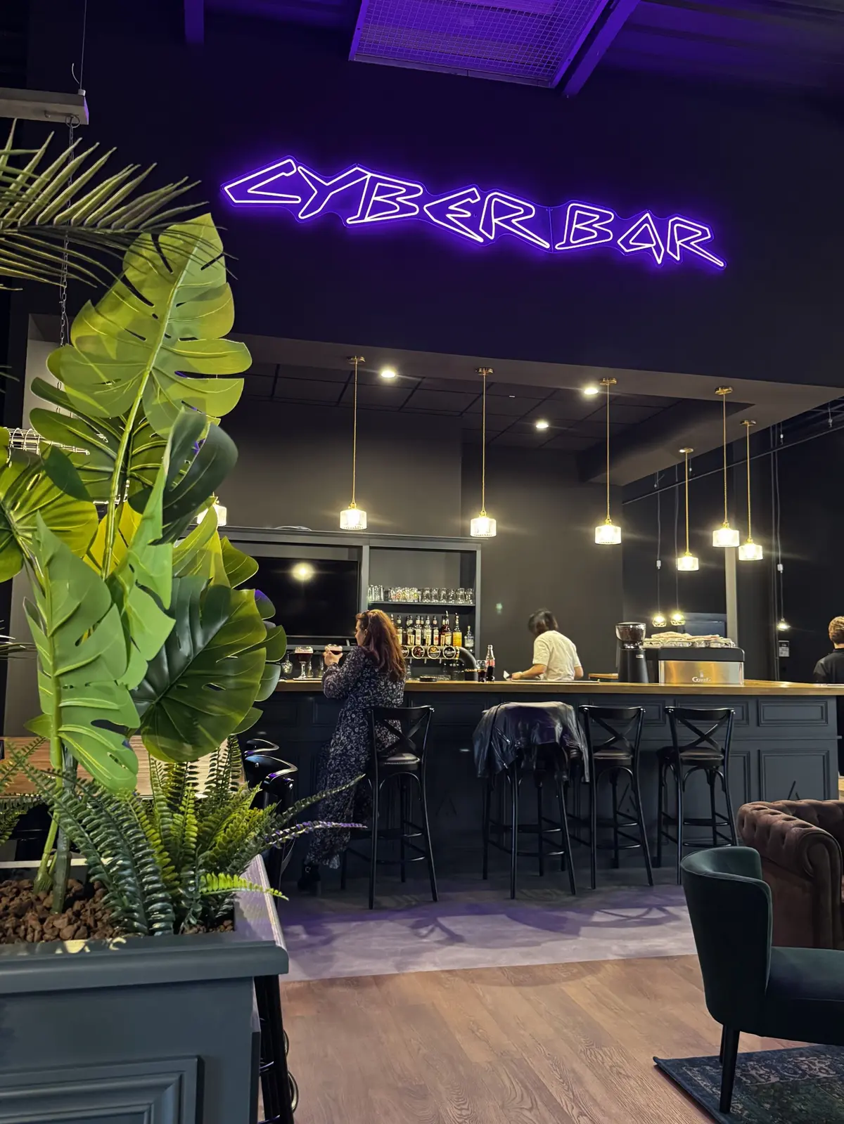 Le Cyber Bar vous attend pour boire un coup