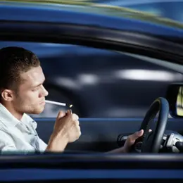 Les 10 trucs qu'on fait dans sa voiture quand on est coincé dans un bouchon sur l'A36