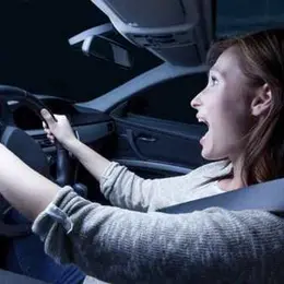 Les 10 trucs qu'on fait dans sa voiture quand on est coincé dans un bouchon sur l'A36