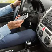 Les 10 trucs qu'on fait dans sa voiture quand on est coincé dans un bouchon sur l'A36