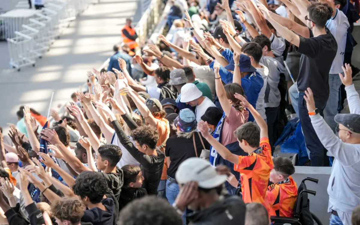 Supporters au stade Charléty (13e).