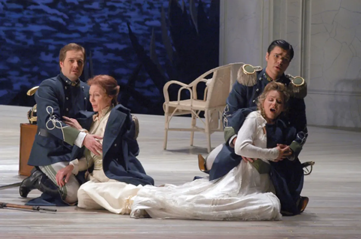 Cosi fan tutte, dans une mise en sc&egrave;ne de David Mc Vicar