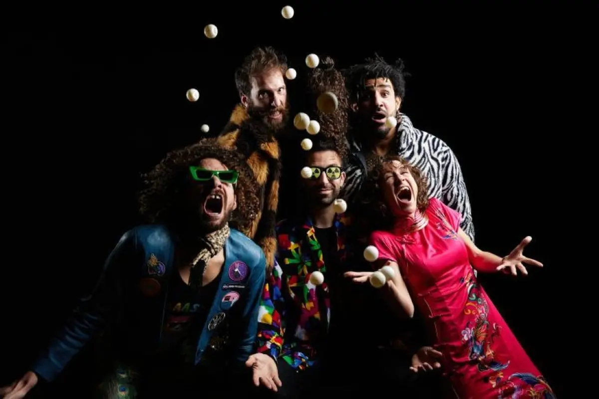 Orange Fluo, Atomic Ping Pong  à Latronquière