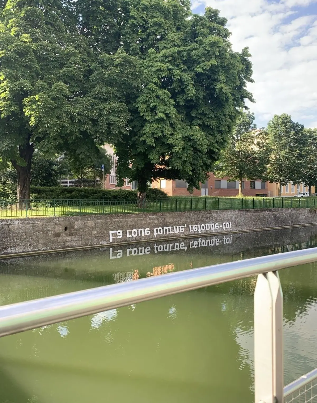 Apprécier le Street Art pendant son run en ville. Visible sur le quai d'Isly 45 Rue de la Fonderie.