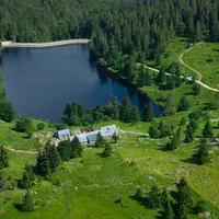 Le lac Noir dans le massif vosgien  &copy; Adobe Stock 