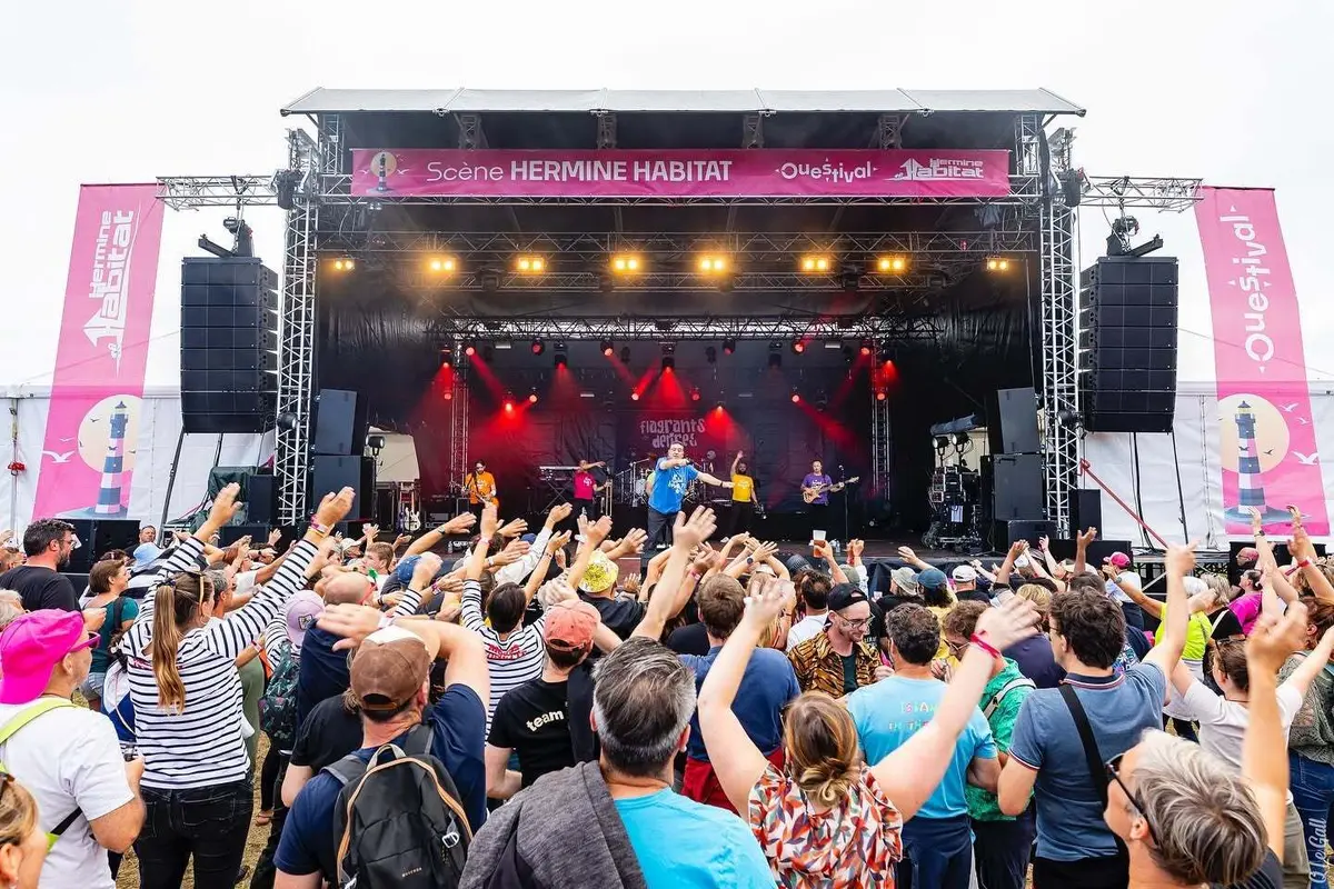 Le Ouestival pourra accueillir pas loin de 4 000 Ouestivaliers par soir.
Amateurs de musique, de voyage et de poésie, vous y trouverez votre compte.