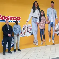 Christian Schweizer, directeur général et Elpidio Olympio, responsable merchandising côte à côte. DR