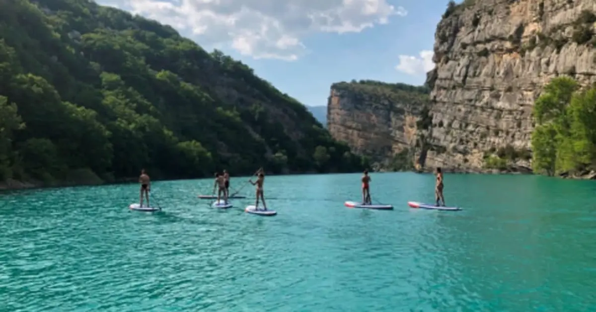 Paddle jump sur le lac de Castillon dans le Verdon